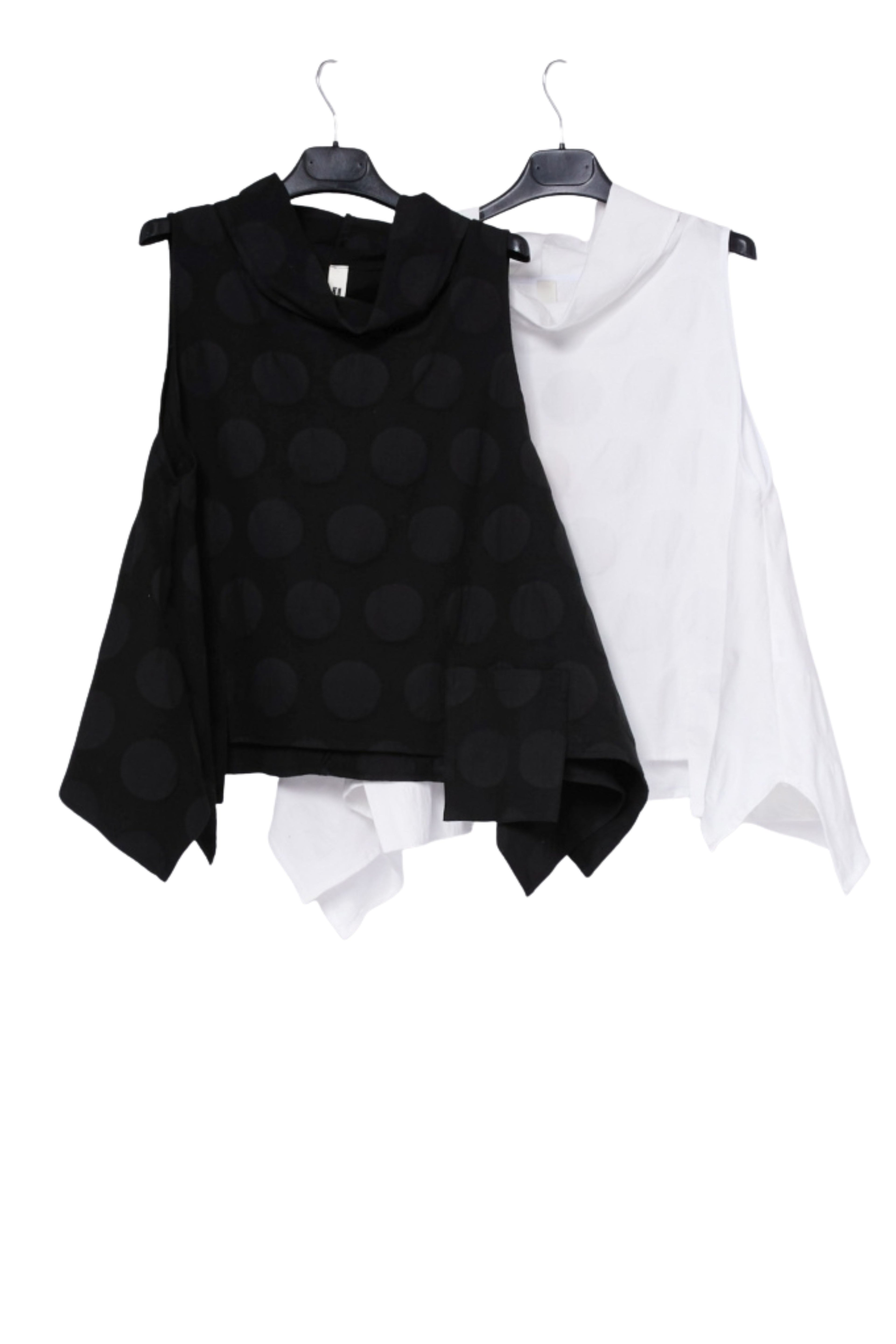 chaleco de wendy trendy con cuello alto y lunares