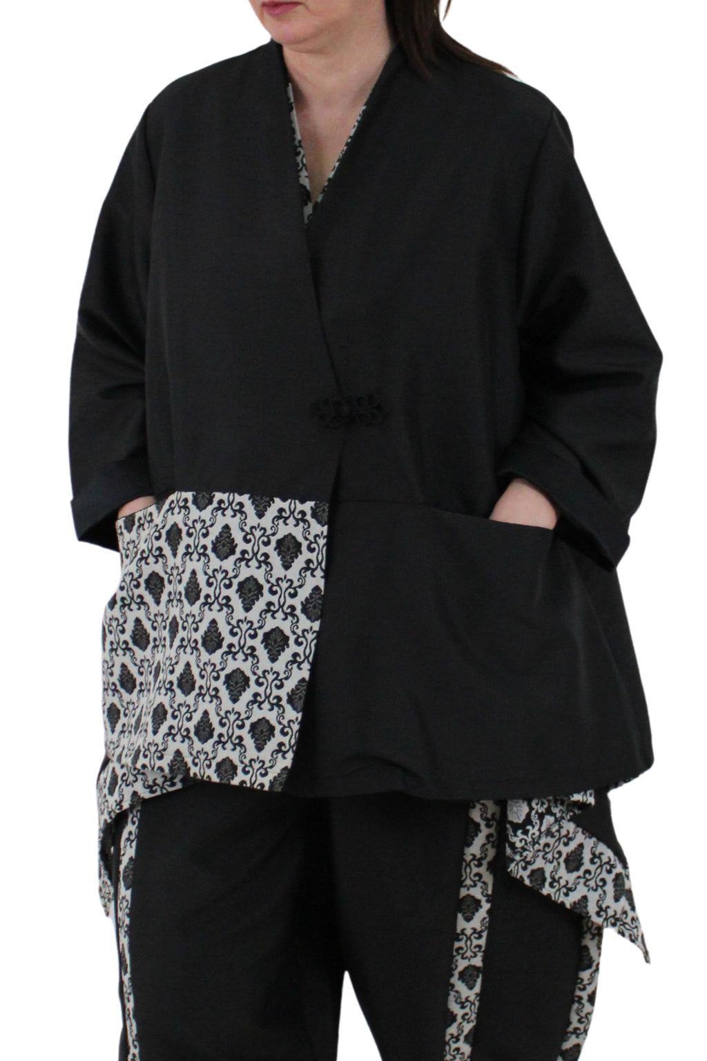 chaqueta de jot_milano con detalles de encaje tipo kimono