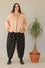 Bomber mangas murciélago en color cobre con plantas de bambú bordadas  | YOLYKKE