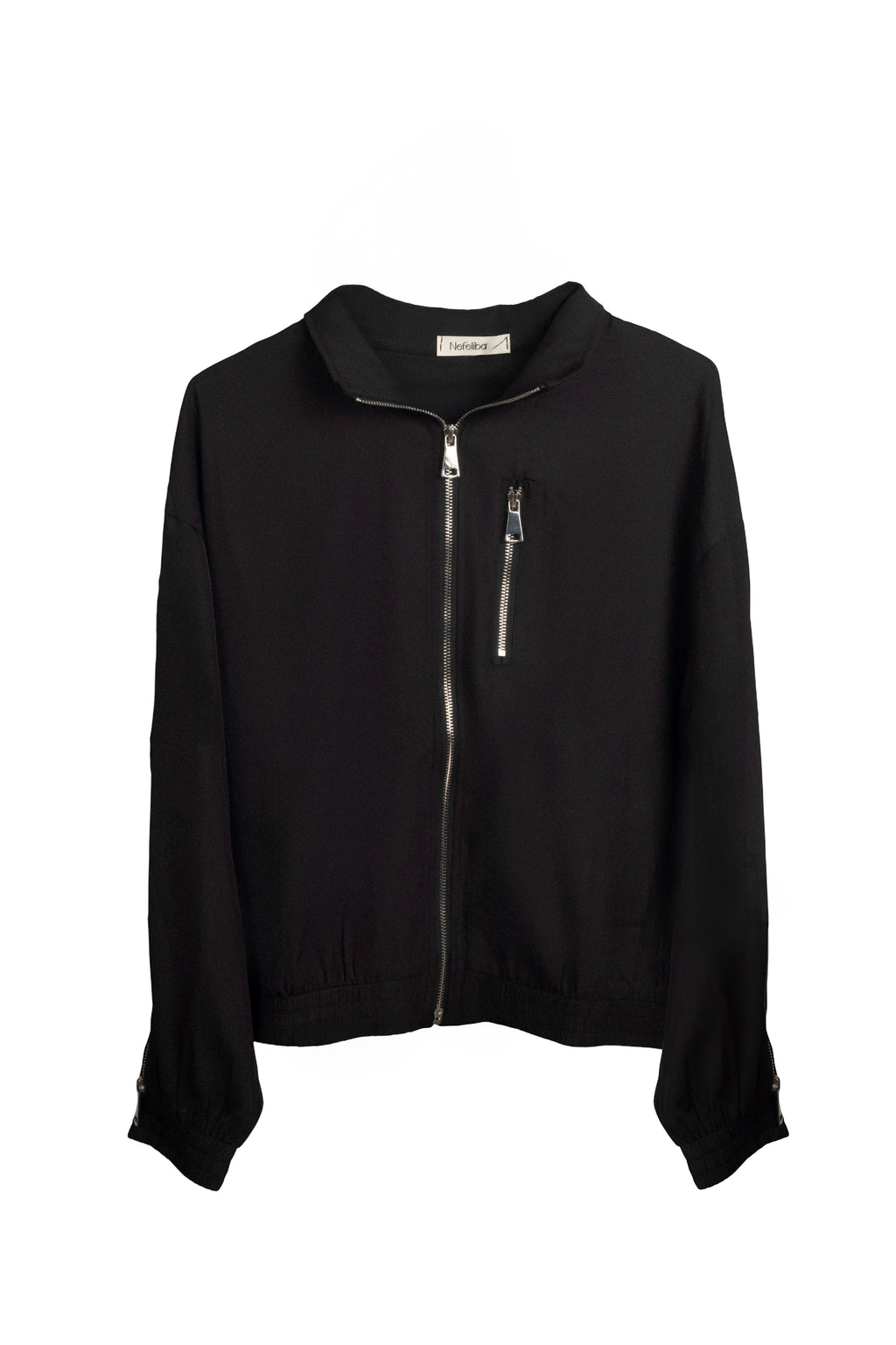 Chaqueta nefelibata marrón chocolate con cremalleras colgada LYKKE