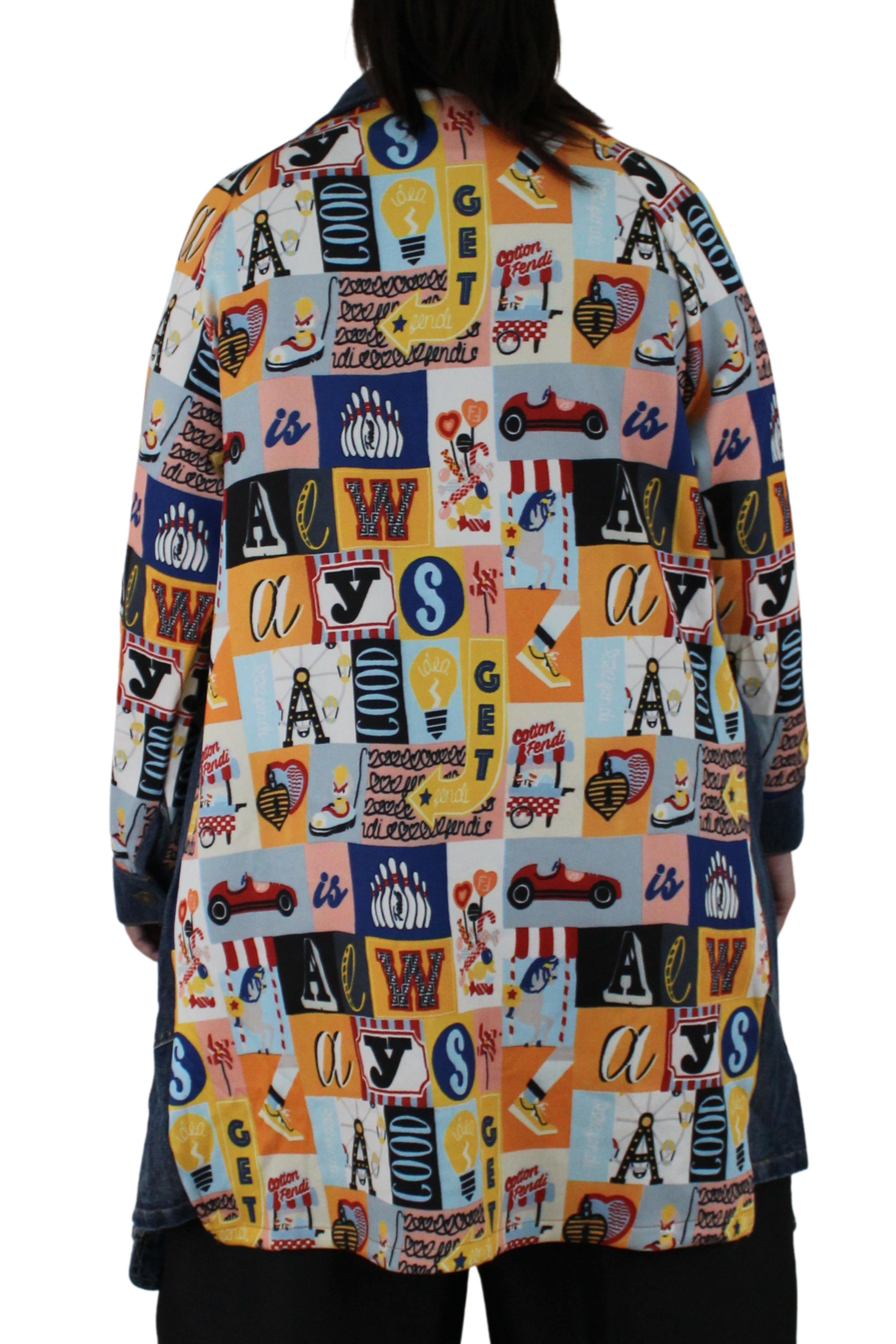 chaqueta de nefelibata con detalles de bolsillos rotos y estampado multicolor en la espalada