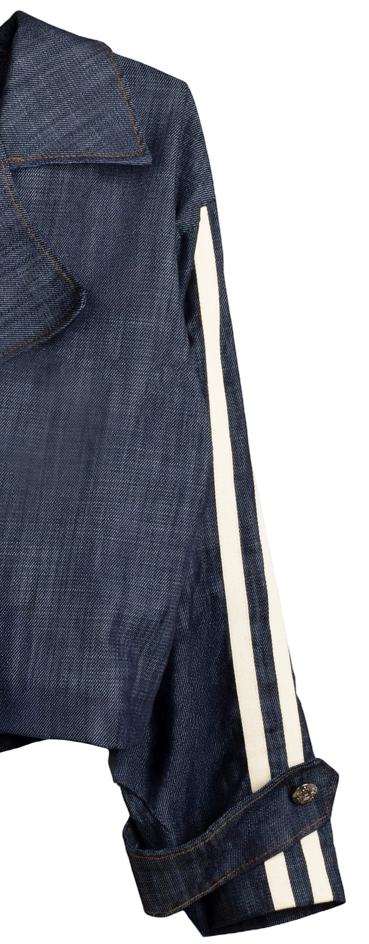 chaqueta vaquera con dos líneas en las mangas a conjunto con el pantalón de jot_madrid LYKKE