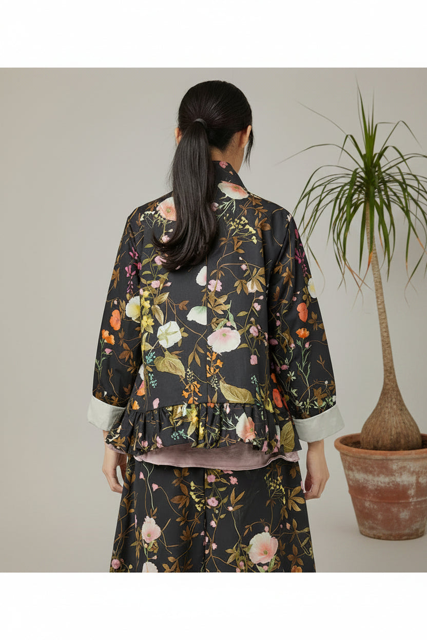 wendy trendy chaqueta estampado floral y pantalon mismo estampado en tonos morrones y verdes 