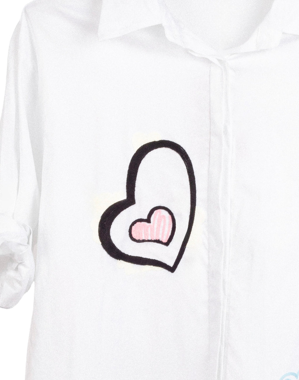 camisa larga con corazon y texto bordado en amarillo blanco y rosa jot_milano