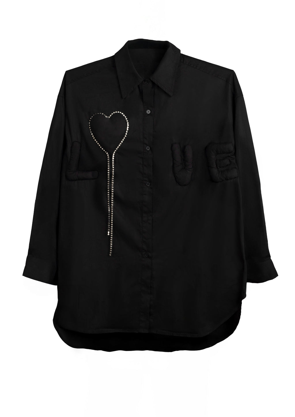 camisa negra de jot-milano con detalle de love acolchado y cadena de brillantes alrededor