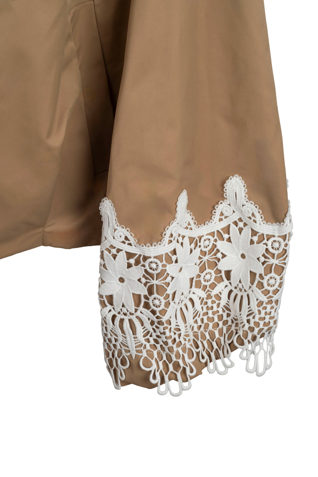 Bomber tostada de jotmadrid con detalles de encaje en las mangas en color blanco LYKKE