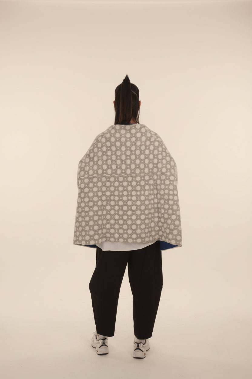 espalda de kimono de wendy trendy con lunares beige