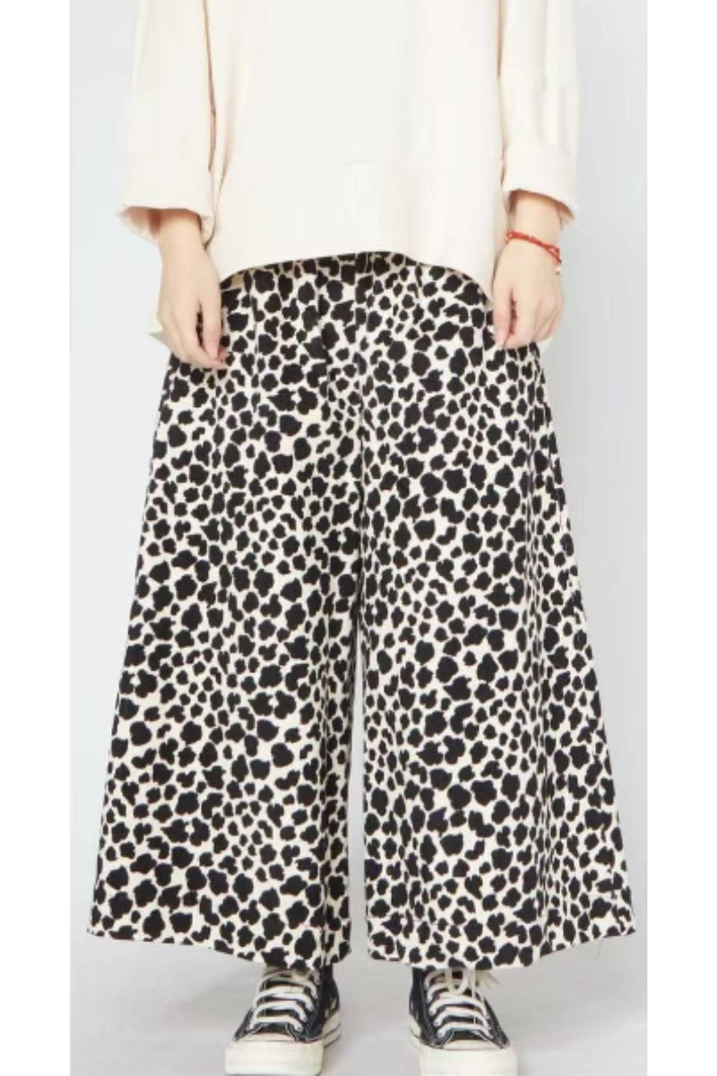 pantalon en micro pana estampado de vaca de wendy trendy
