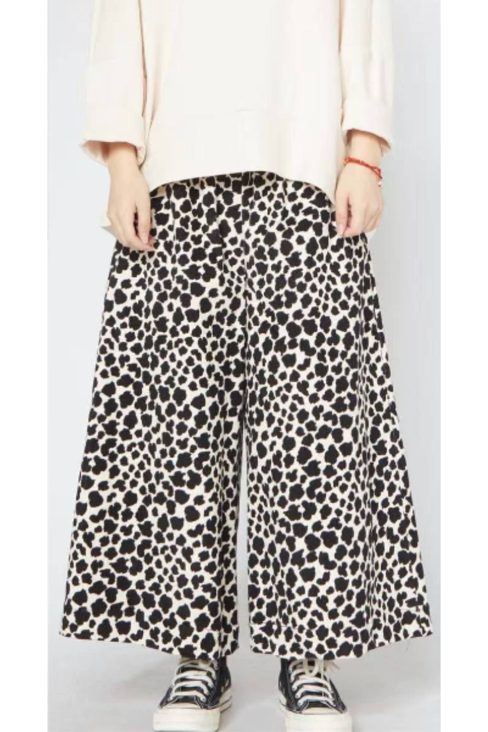 pantalon en micro pana estampado de vaca de wendy trendy