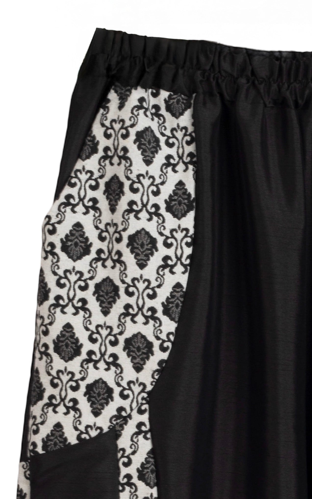 Pantalón globo con encajes laterales en tonos beige y dos bolsillos delanteros LYKKE