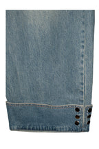 pantalón de jot_madrid vaquero con detalle de corchetes en el dobladillo