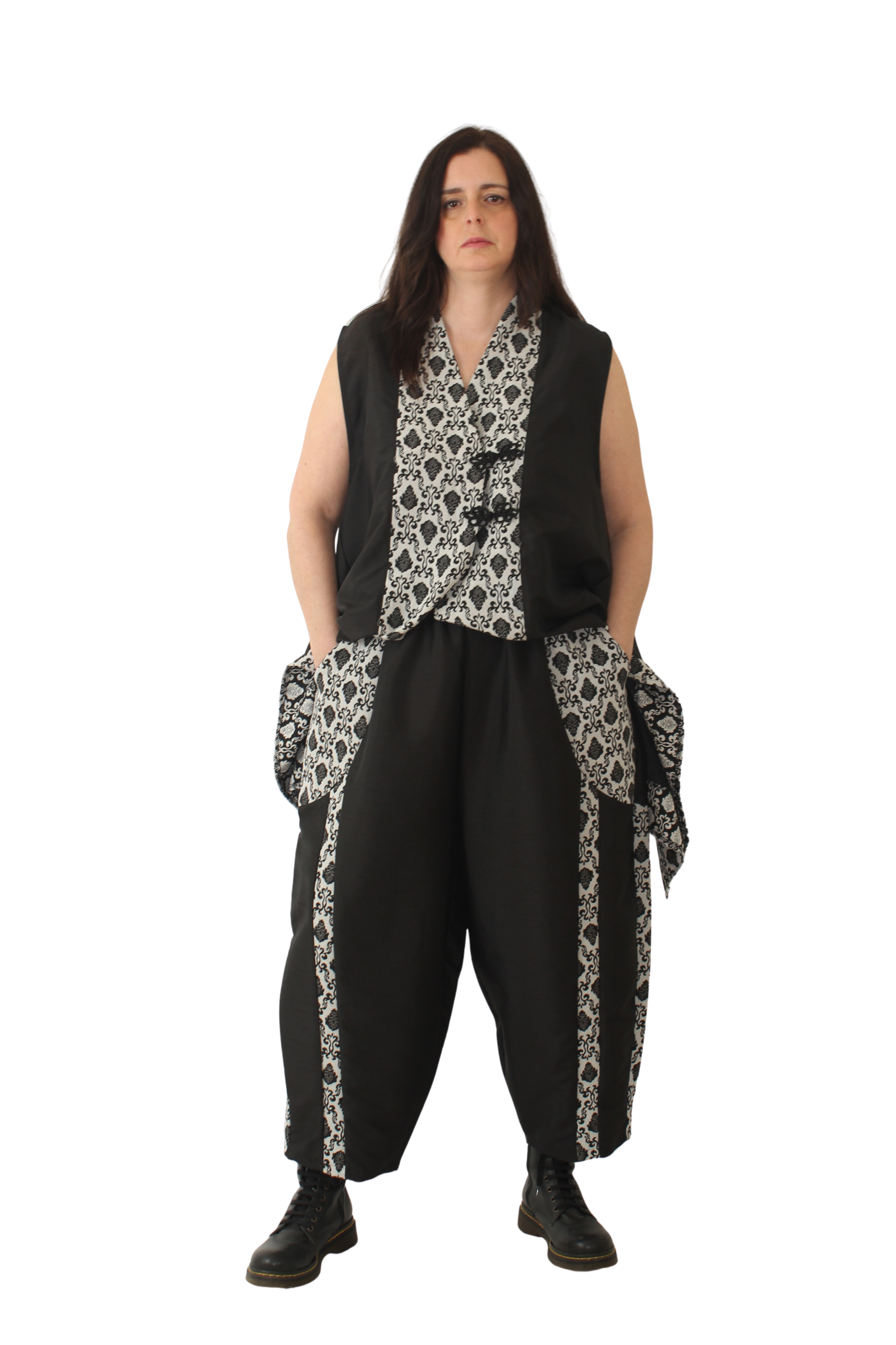 Pantalón globo con encajes laterales en tonos beige y dos bolsillos delanteros LYKKE