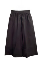 pantalón negro de nefelibata asimétrico y super ancho |YOLYKKE