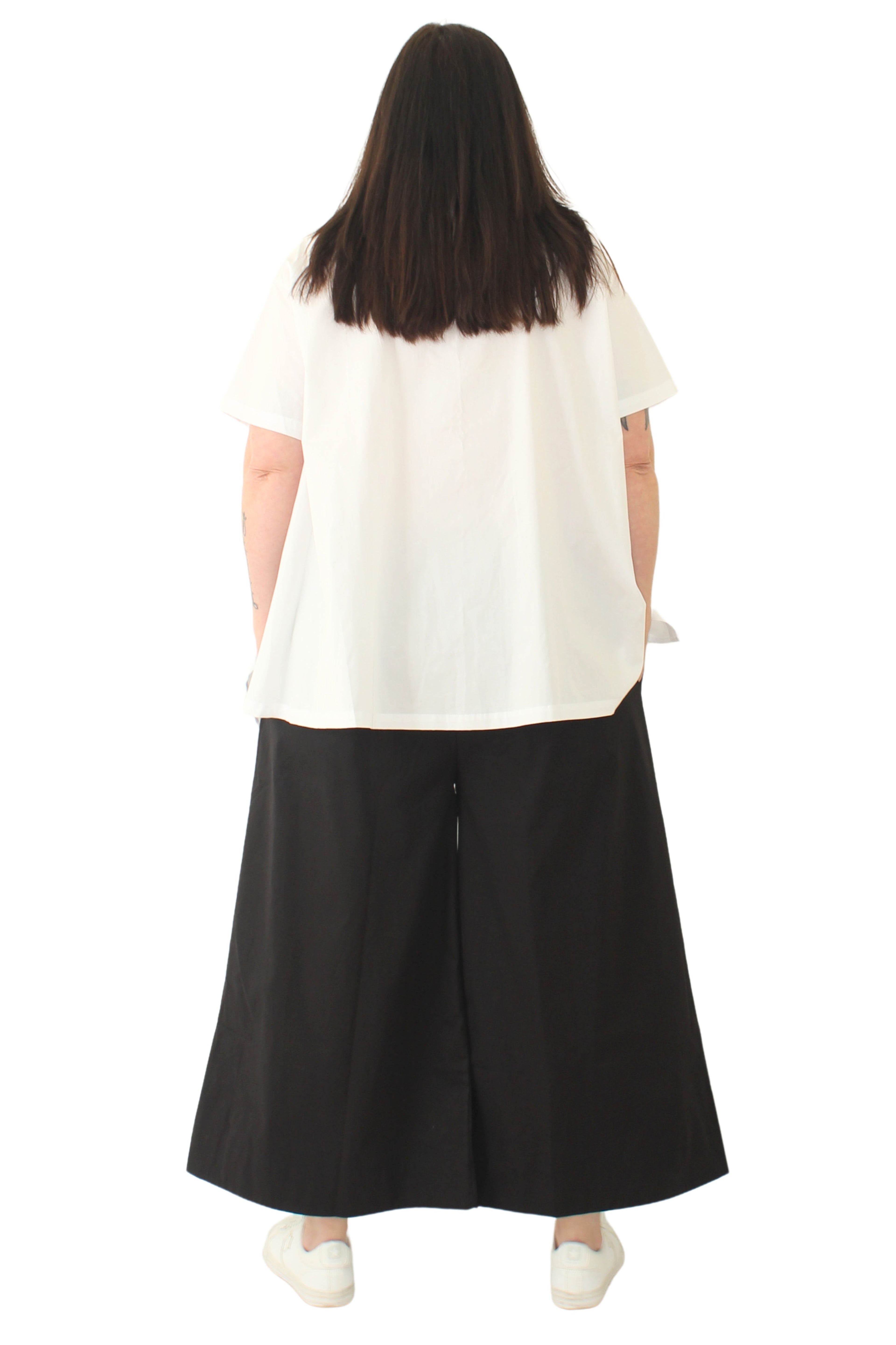 pantalón negro de nefelibata asimétrico y super ancho |YOLYKKE