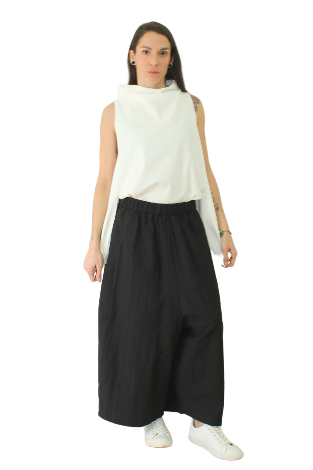 pantalón bolsillos gigantes de Wendy trendy fronta en negro