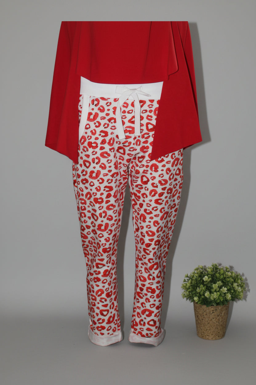 pantalón de wendy trendy lleno de besos rojos