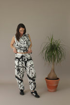 Pantalón Wendy trendy efecto pintura manchado en blanco y negro