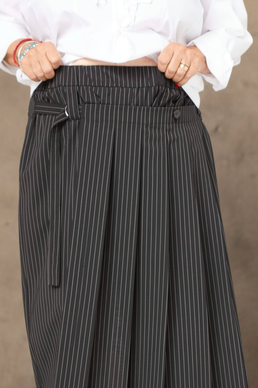 pantalon wendy trendy de raya diplomatica y falda sobrepuesta
