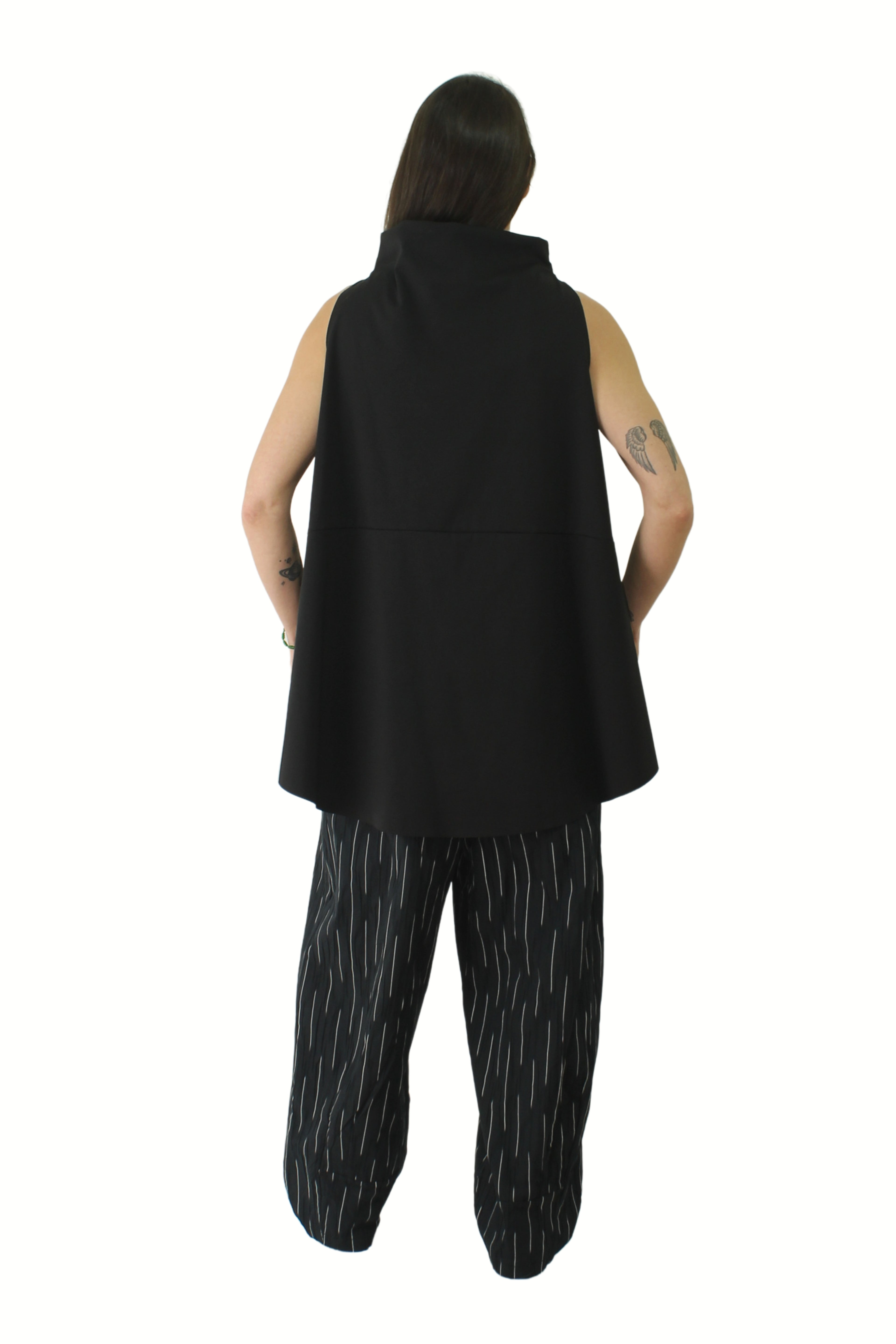 pantalón Wendy trendy rayas verticales en negro trasera