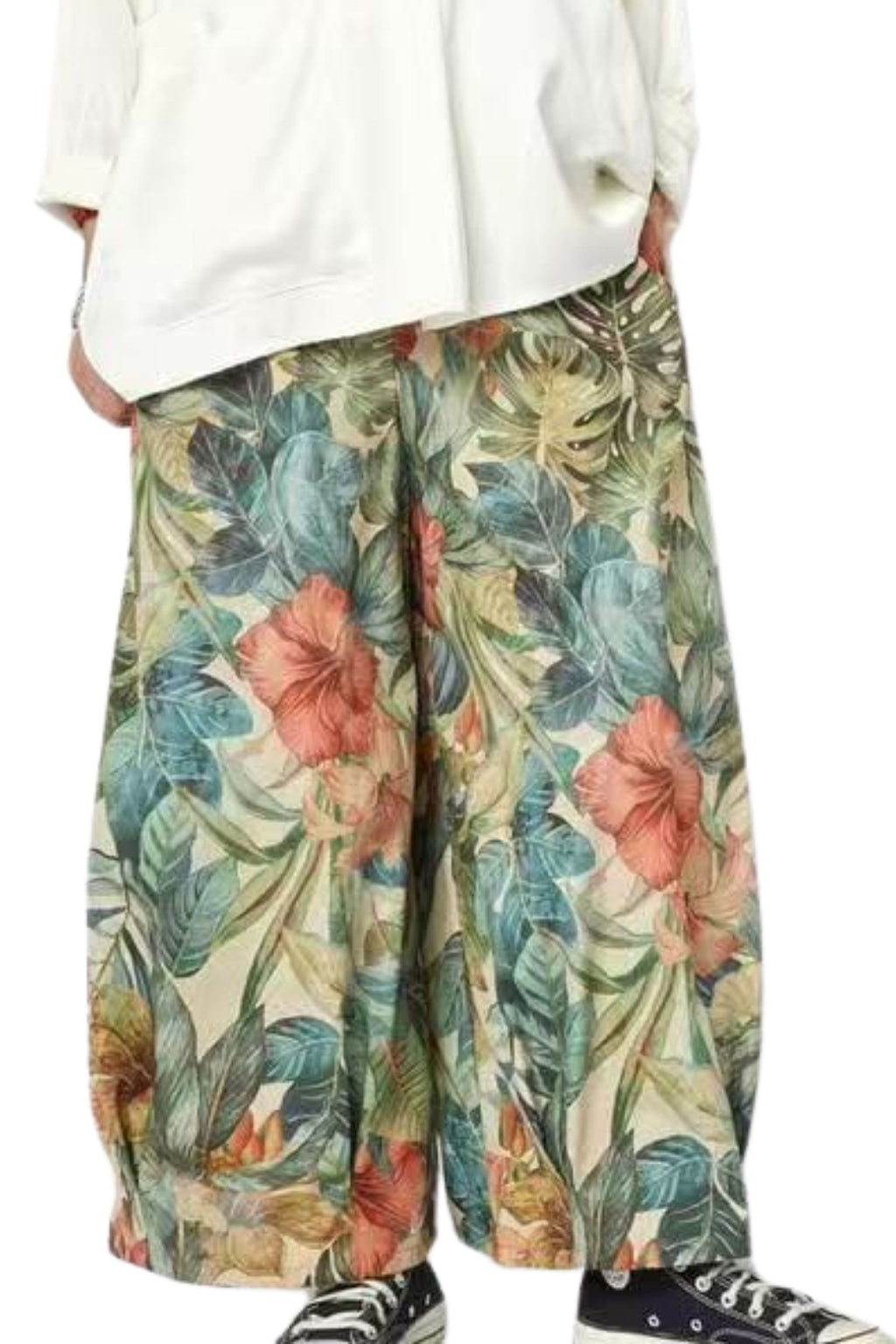pantalon de wendy trendy con estampado selva en verde y flores rojas