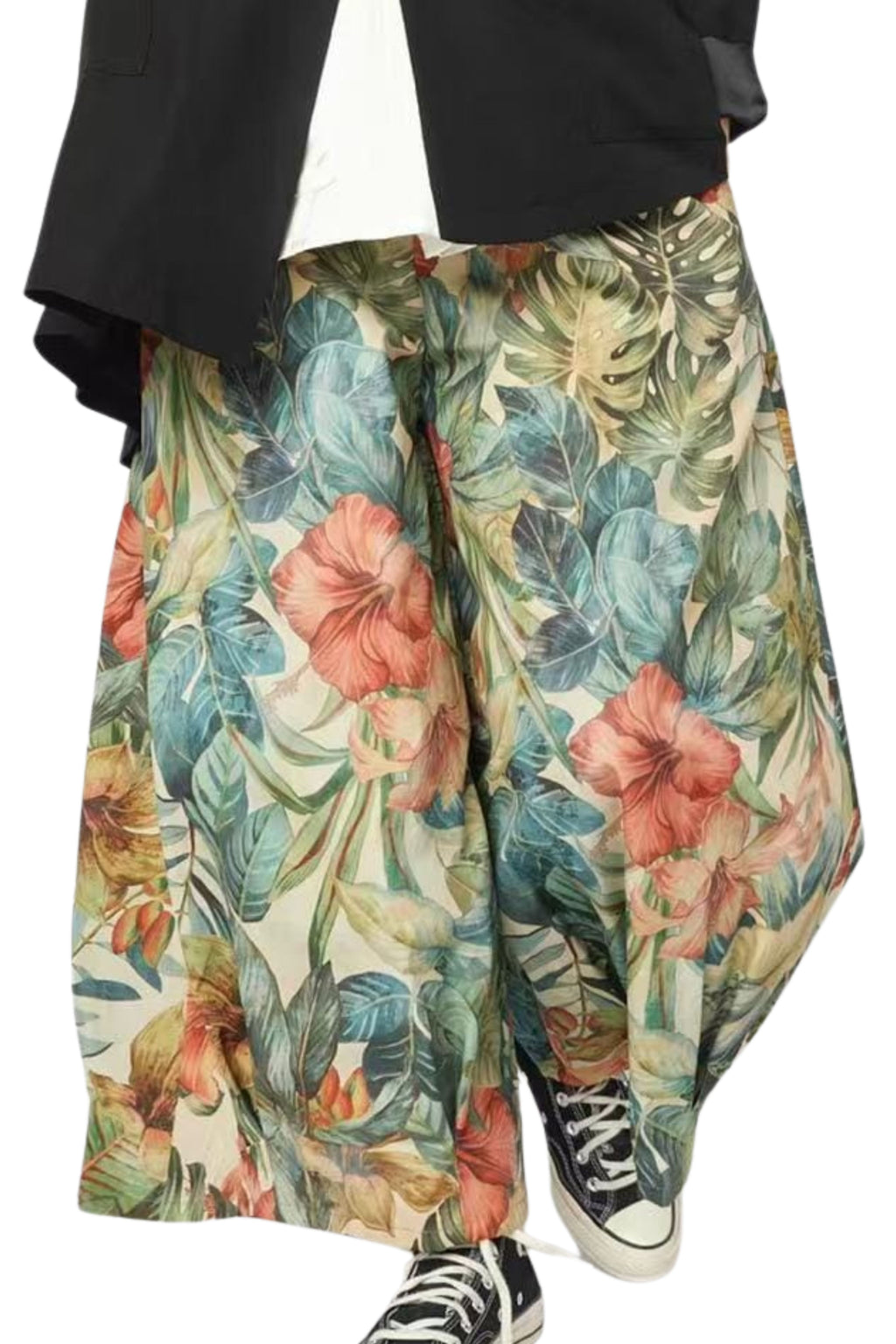 pantalon de wendy trendy con estampado selva en verde y flores rojas