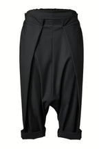 pantalón croped de Wendy trendy colgado con dos pliegues en la cintura