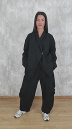 Schwarze Cargo-Hose mit weitem Bein und Pattentaschen | YOLYKKE