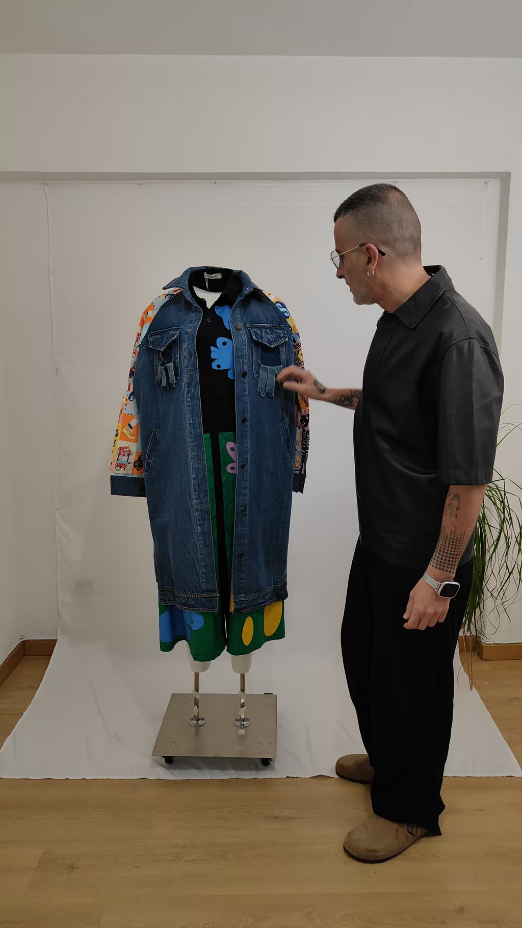 chaqueta vaquera de nefelibata con espalda y brazos estampados  multicolor | YOLYKKE