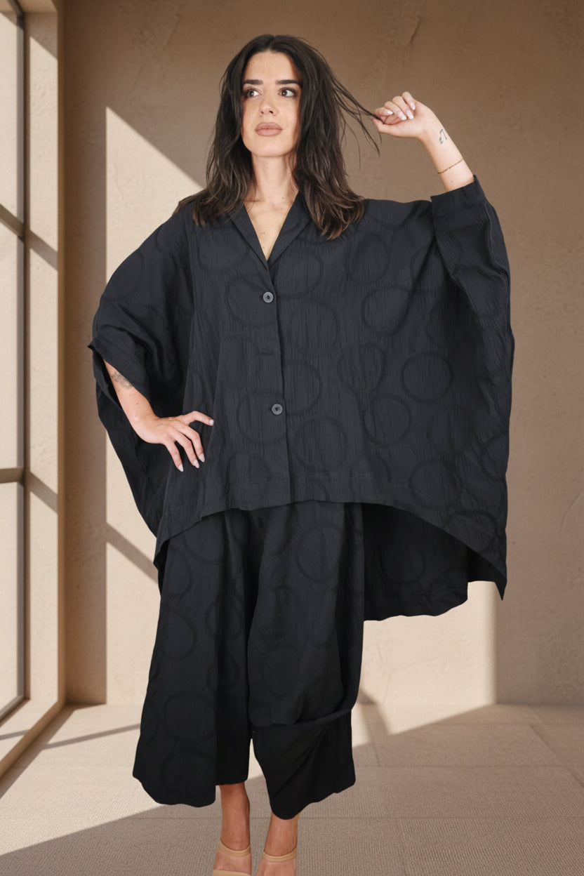traje japones de wendy trendy kimono y pantalon  en negro con circulos estampados 