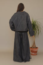 chaqueta vaquera con dos líneas en las mangas a conjunto con el pantalón de jot_madrid LYKKE