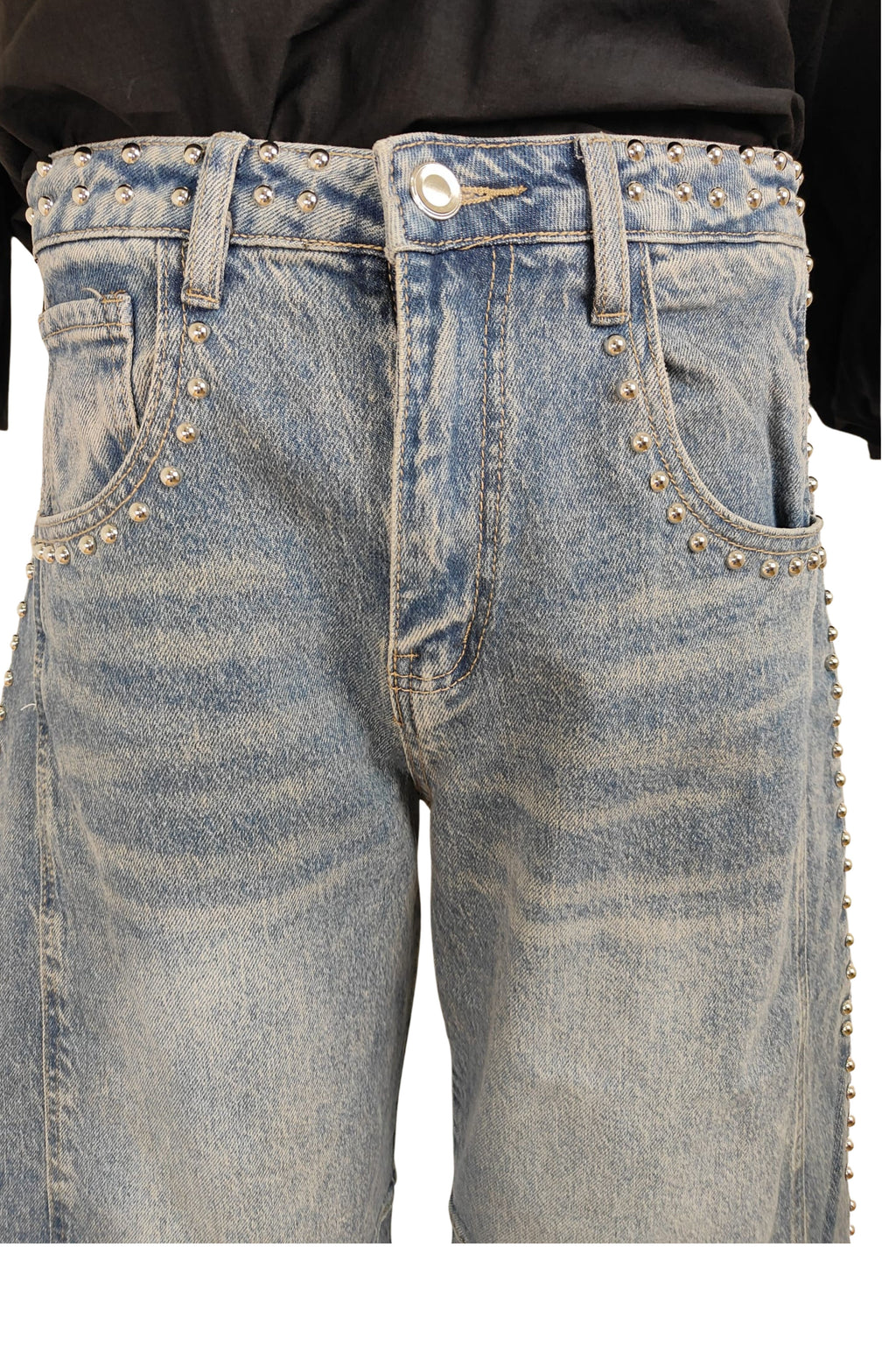 vaquero jot_madrid con detalle de tachas por todas las costruras