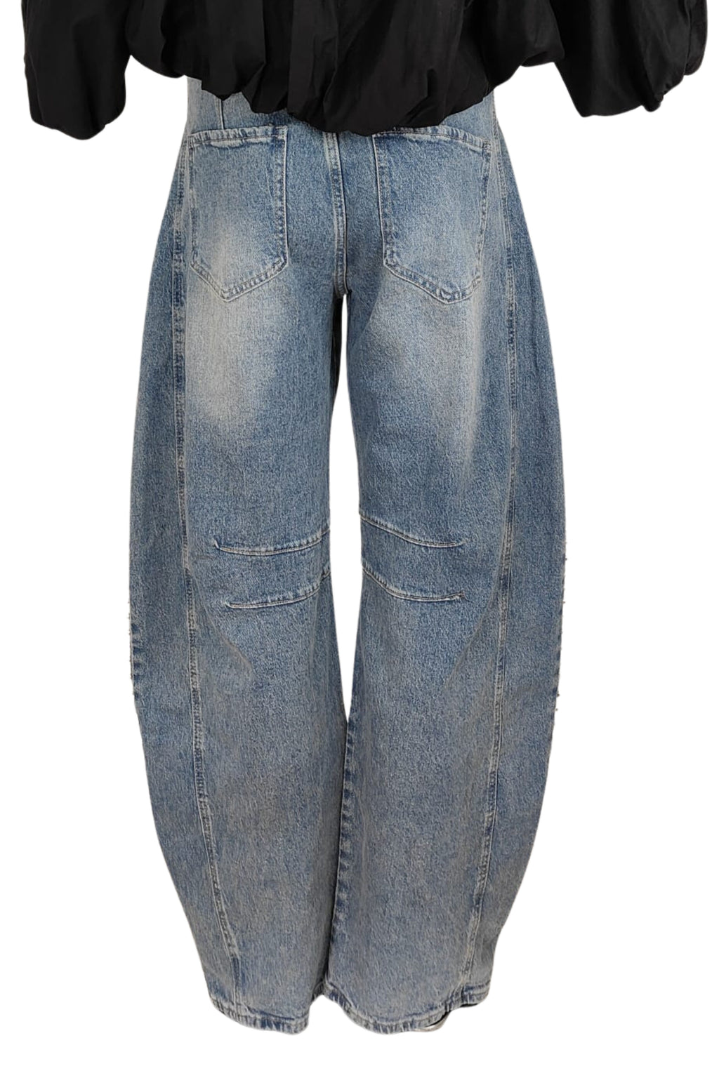 vaquero de jot_madrid con detalle de tachas por todas las costuras