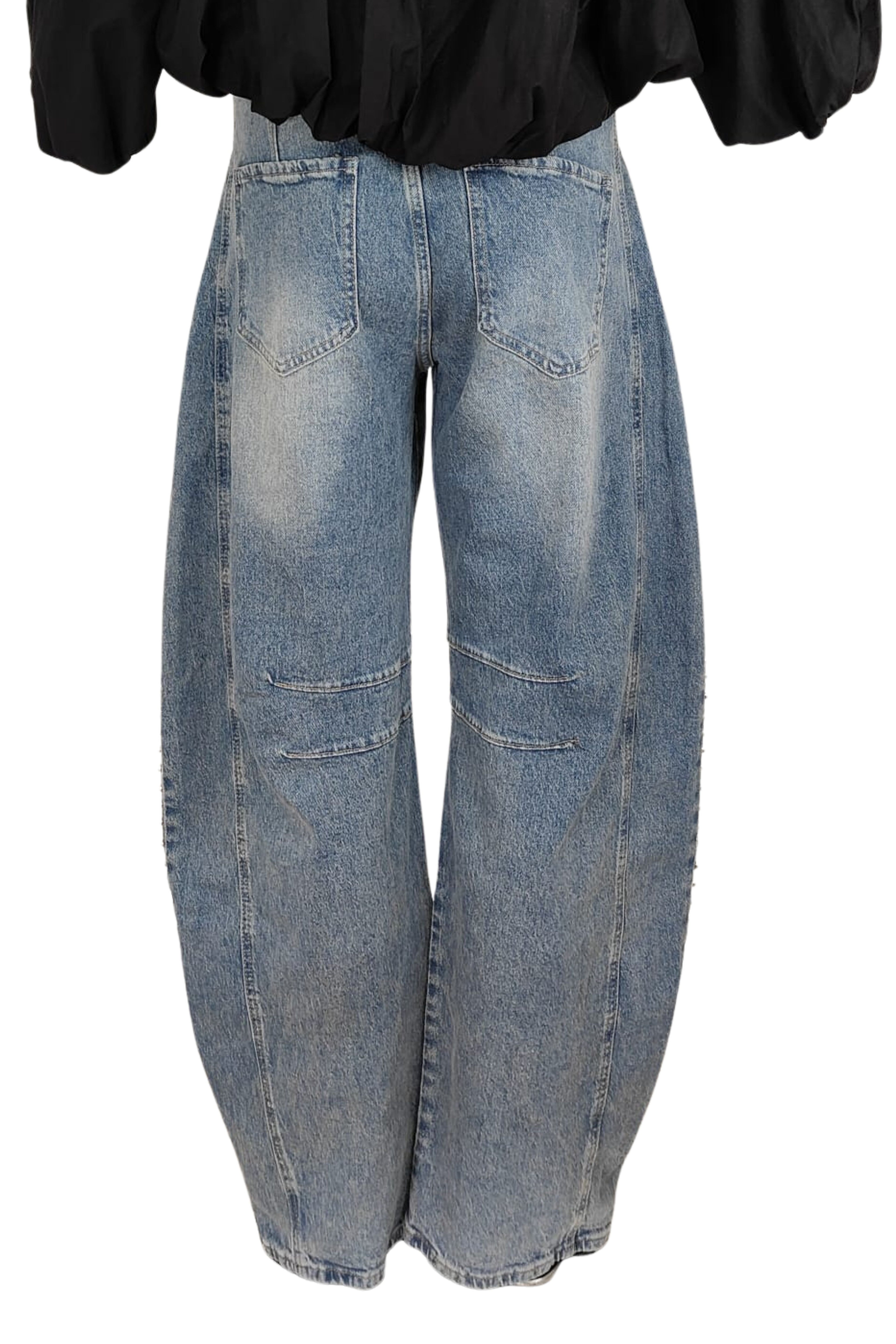 vaquero de jot_madrid con detalle de tachas por todas las costuras