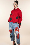 vaquero de wendy trendy con amapolas bordadas rojas