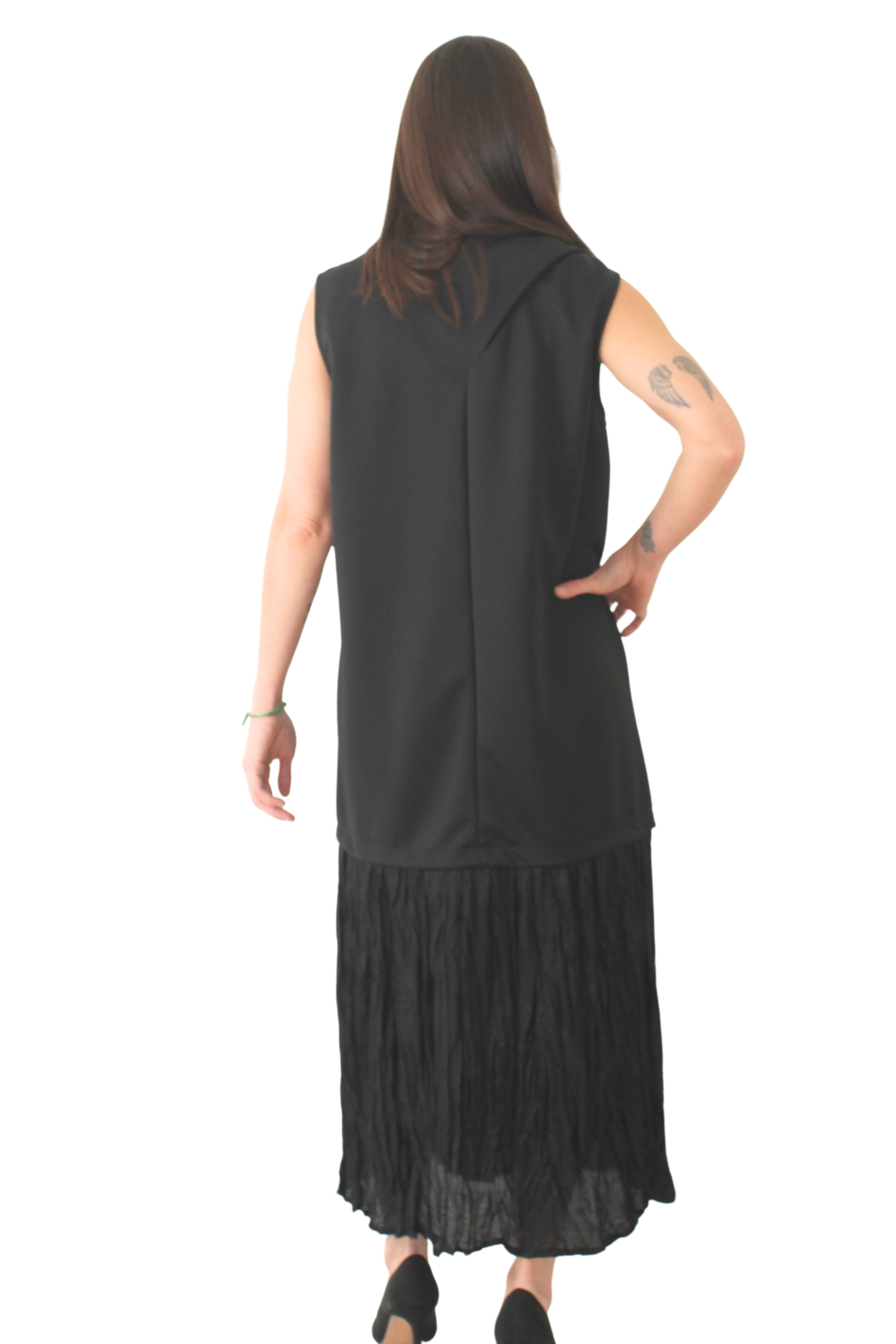 Vestido negro de wendy trendy combinado con falda plisada y sin mangas LYKKE