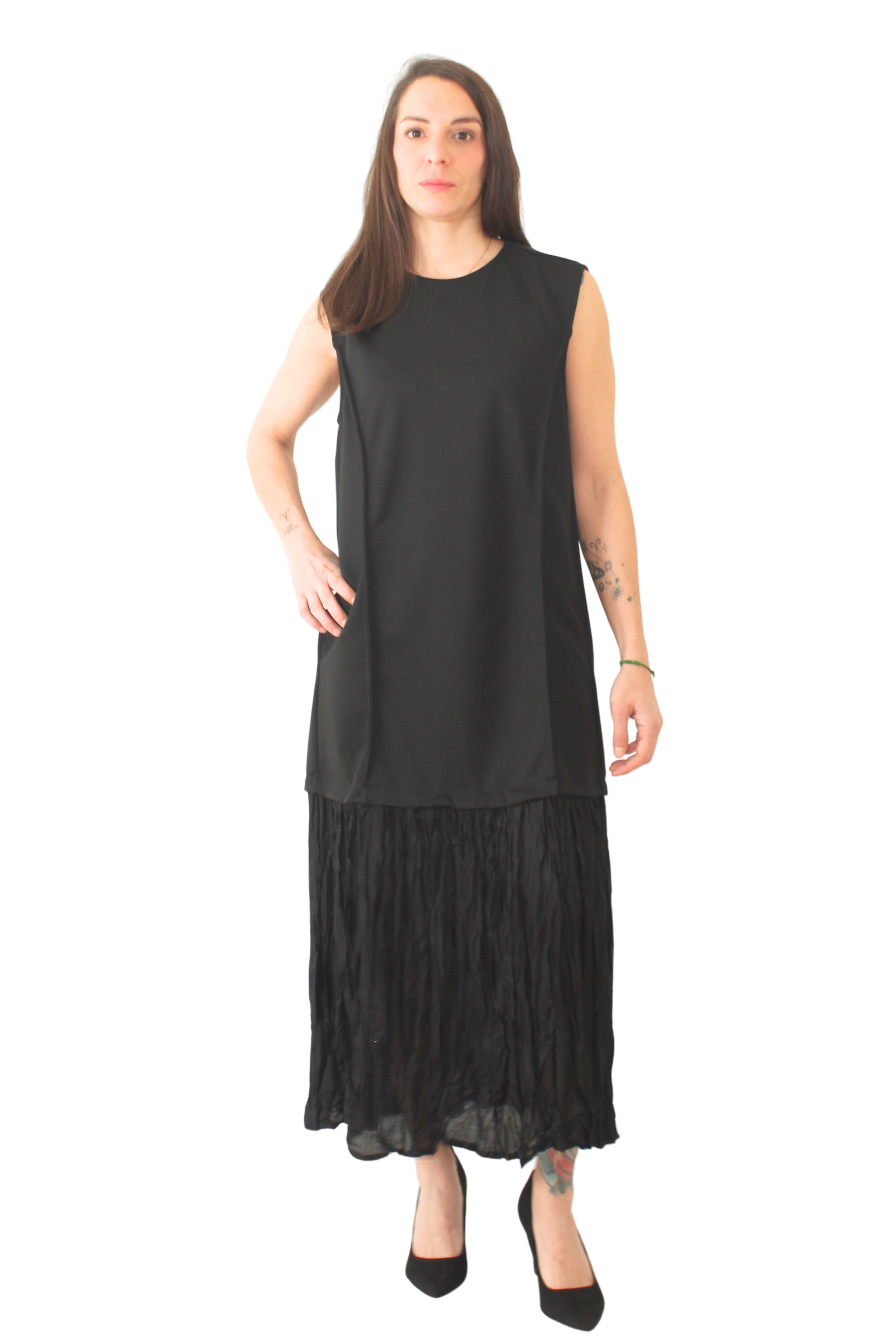 Vestido negro de wendy trendy combinado con falda plisada y sin mangas LYKKE