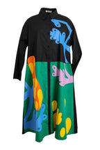 vestido de nefelibata negro con flores de colores vivos abotonado hasta abajo | YOLYKKE