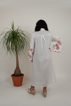 vestido jot_milano con flores bordadas rojas