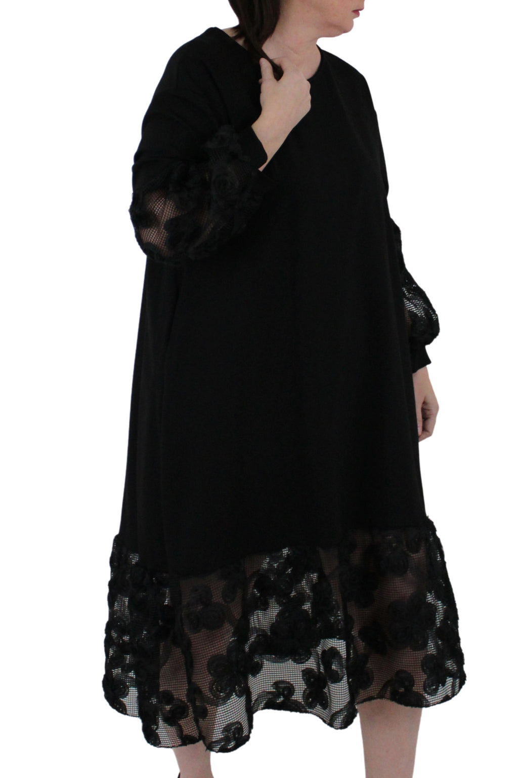 vestido negro de jot_milano con falda de encaje