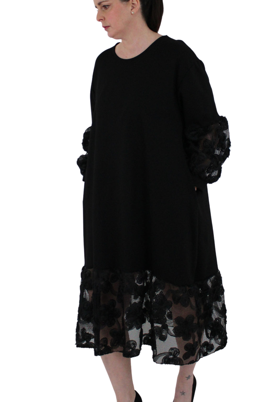 vestido negro jot_milano con falda de encaje