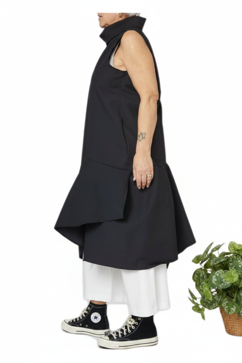 vestido de wendy trendy con falda volante sin mangas y elegante