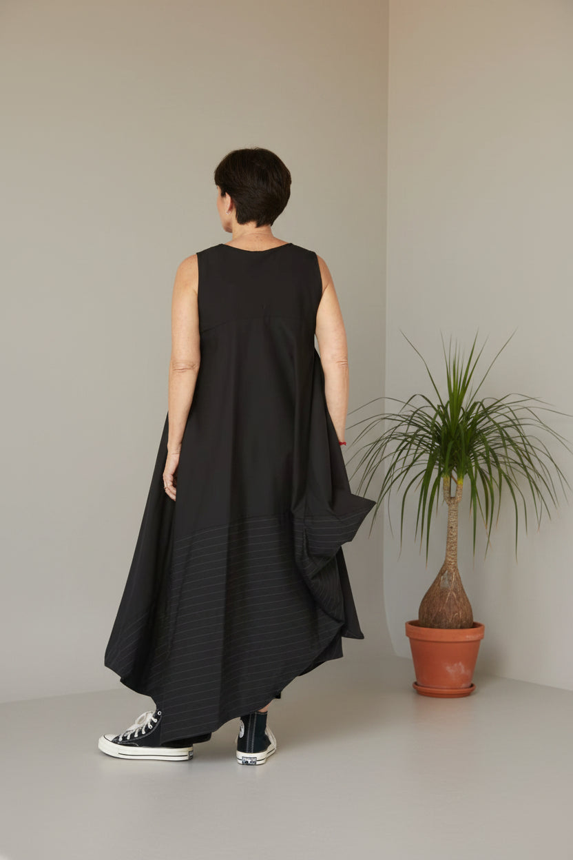 wendy trendy vestido negro combinado con raya diplomatica fruncido en el bajo para efecto globo